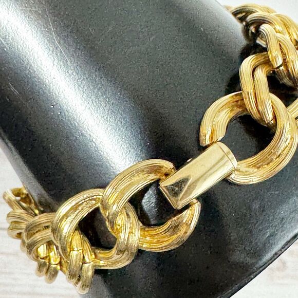 Avon Vintage Textured Chunky Double Curb Chain Link Bracelet Large 7.5” Signed - Picture 8 of 12